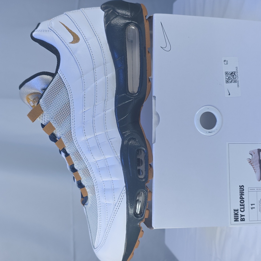 Nike CUSTOM BUILD Air Max 95 White with cistomized Paint, Gold and Black Accents